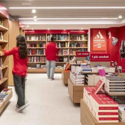 Mondadori Bookstore